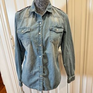 Inso Western Denim Pearl Snap Shirt with Fabric Appliqué Size M